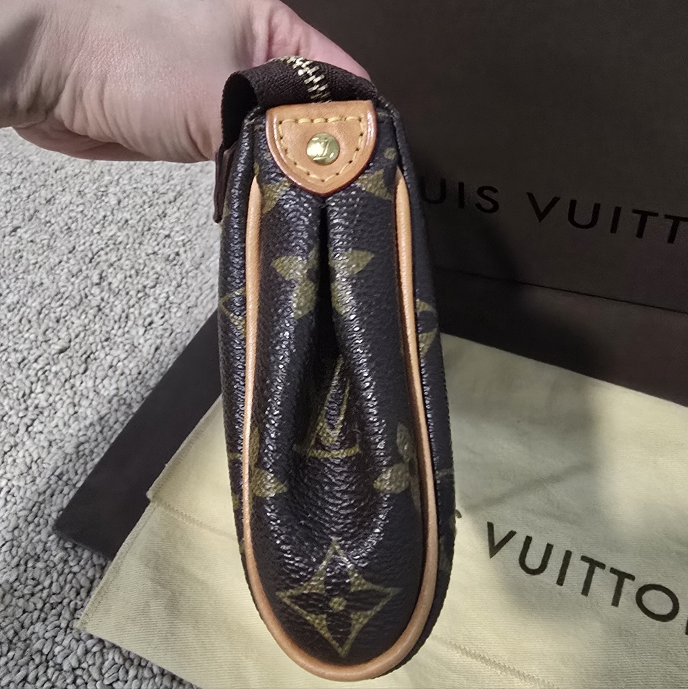 Authentic Louis Vuitton Eva Monogram Clutch - Picture 9 of 10